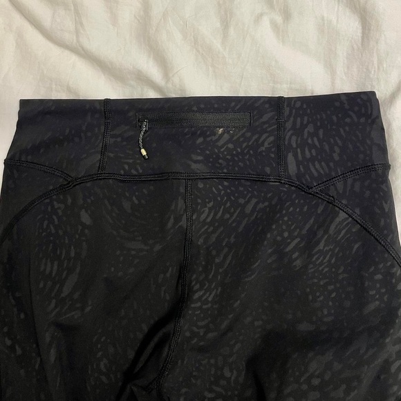 black lululemon cropped leggings - Picture 2 of 3